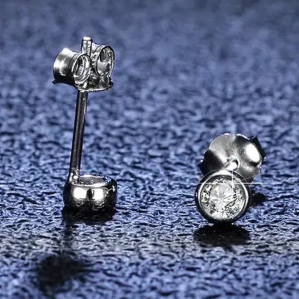 Certified 0.60ct. t.w. Moissanite Bezel Round Stud Silver Men Women Earrings NEW